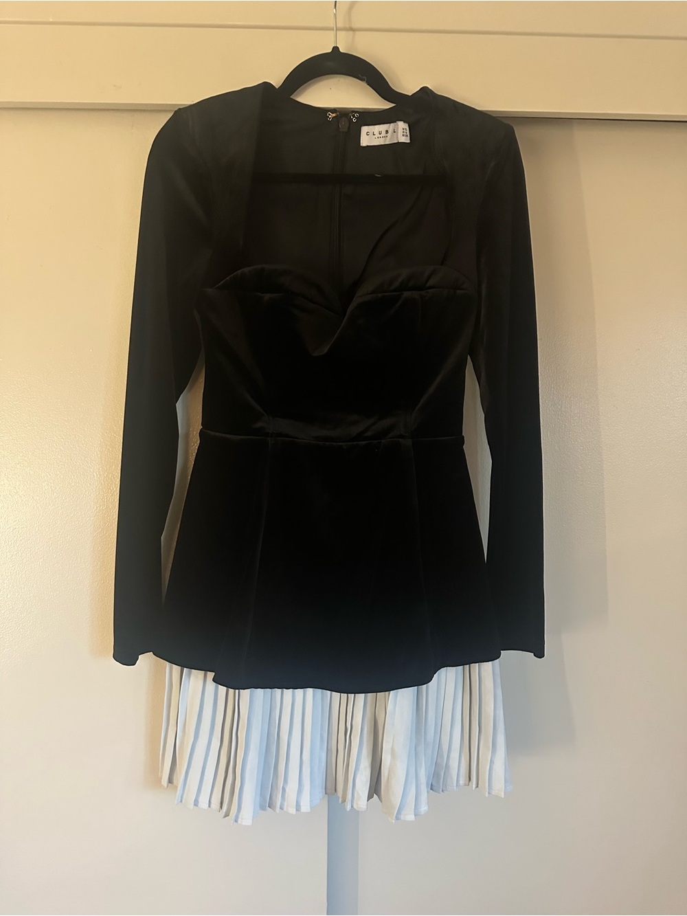 Club London Americano Velvet Dress - Picture 5 of 6
